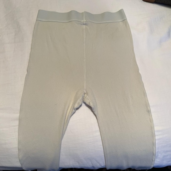 Skims White Leggings Size Medium🤍 - Picture 2 of 3